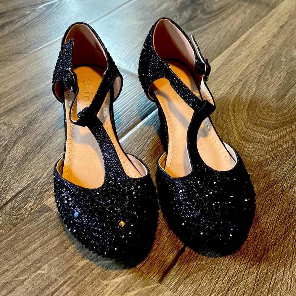 Black heeled dress shoes